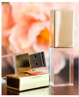 Szklany pendrive 8GB ze złotym wykończeniem LED